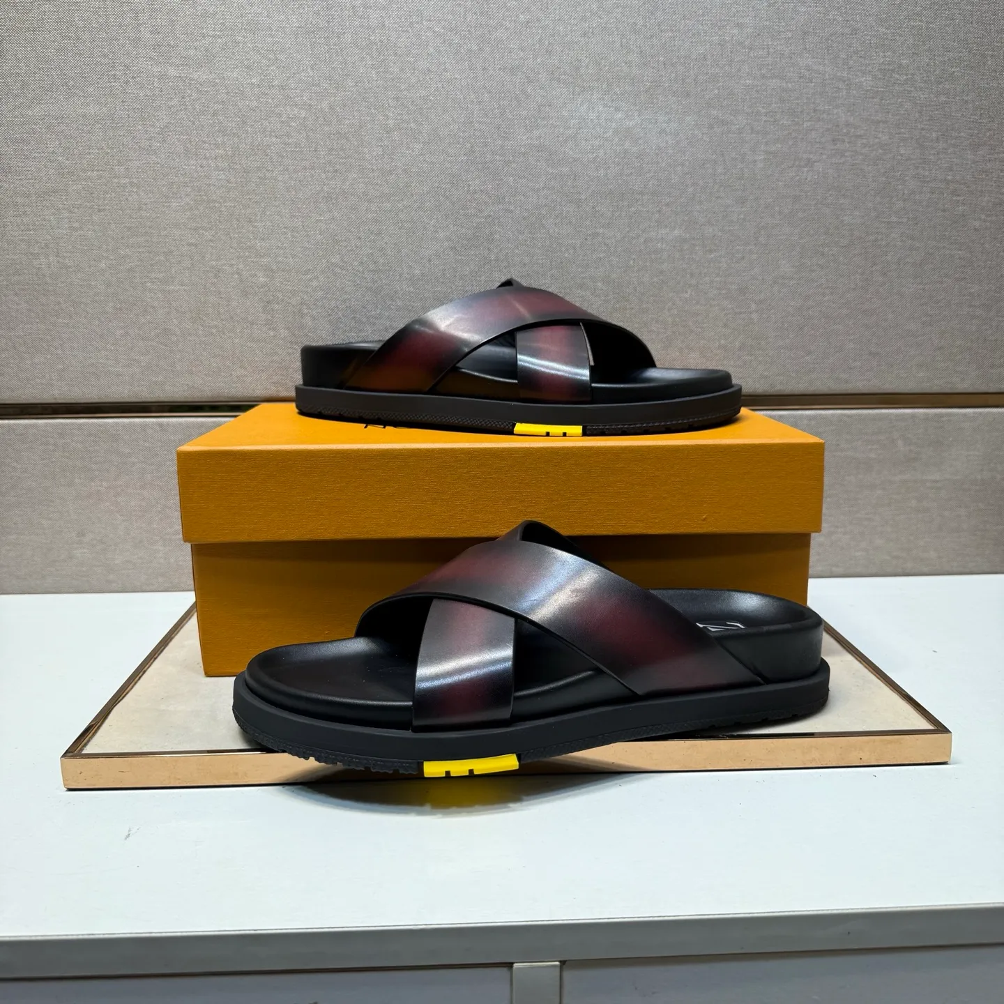 Men's men's shoes 💰pp420 [LV～] Men's casual slippers 2025z cabinet sales simultaneously 🔶Size: 38-44#️⃣ 🔷4 colors🔜The upper is made of cowhide stitching ➕Cowhide lining, comfortable and breathable, sole: original comfortable, wear-resistant and non-slip outsole, ⚠️Real 📱Photography🎬The real thing is better📢📢📢